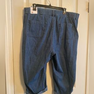 Nwt 16 lane Bryant capris Jean